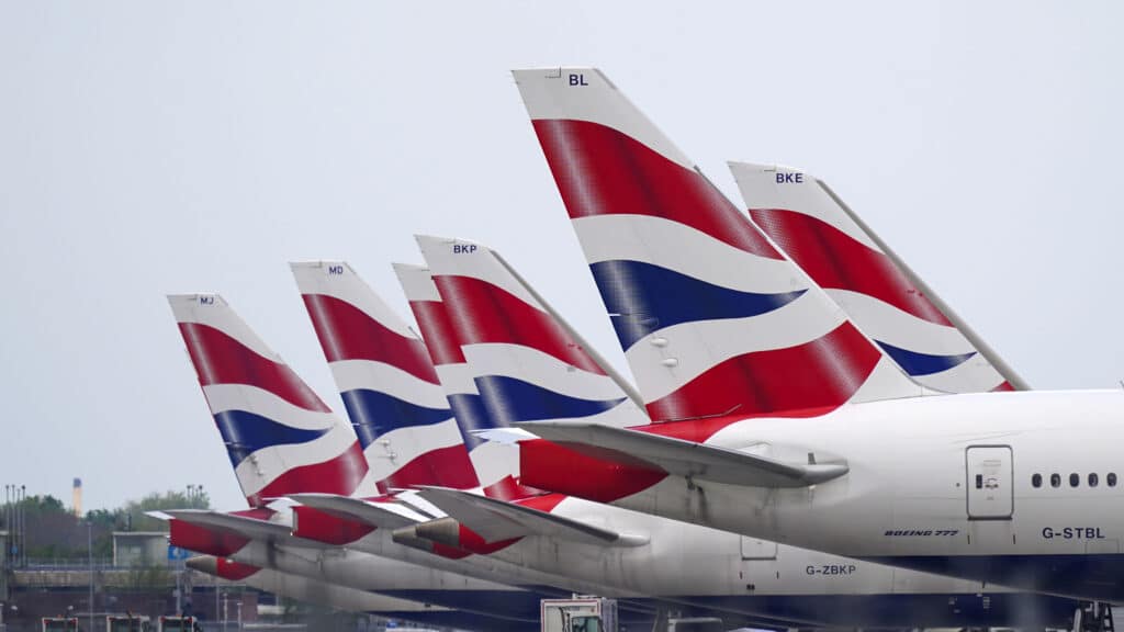 Britaniyada 1,3 mingga yaqin aviareyslar bekor qilindi