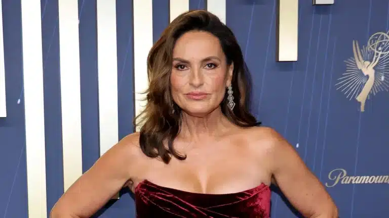 Mariska Hargitay wins two Emmys and pays tribute to Gloria Steinem