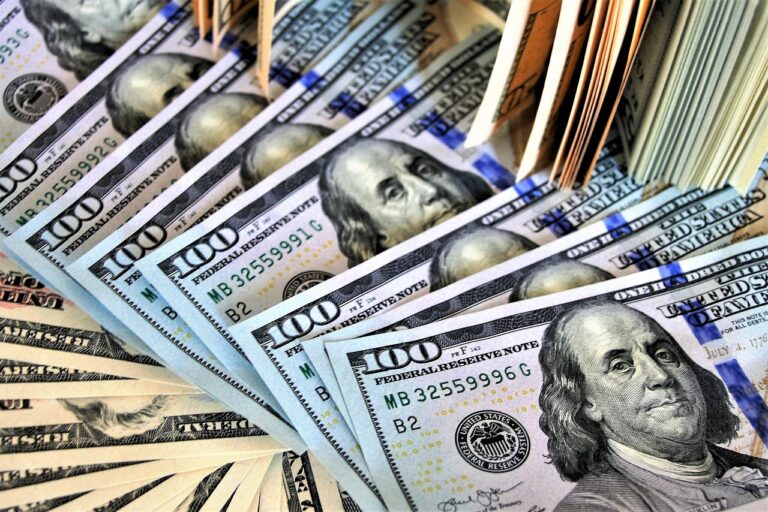 Ноги на миллион: две женщины попытались вывезти из Узбекистана $240 тыс.