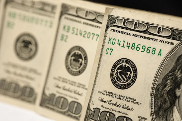Dollar qulay narxda: 2-sentabr kuni qaysi banklarda xorijiy valyutalarni ayirboshlash mumkin