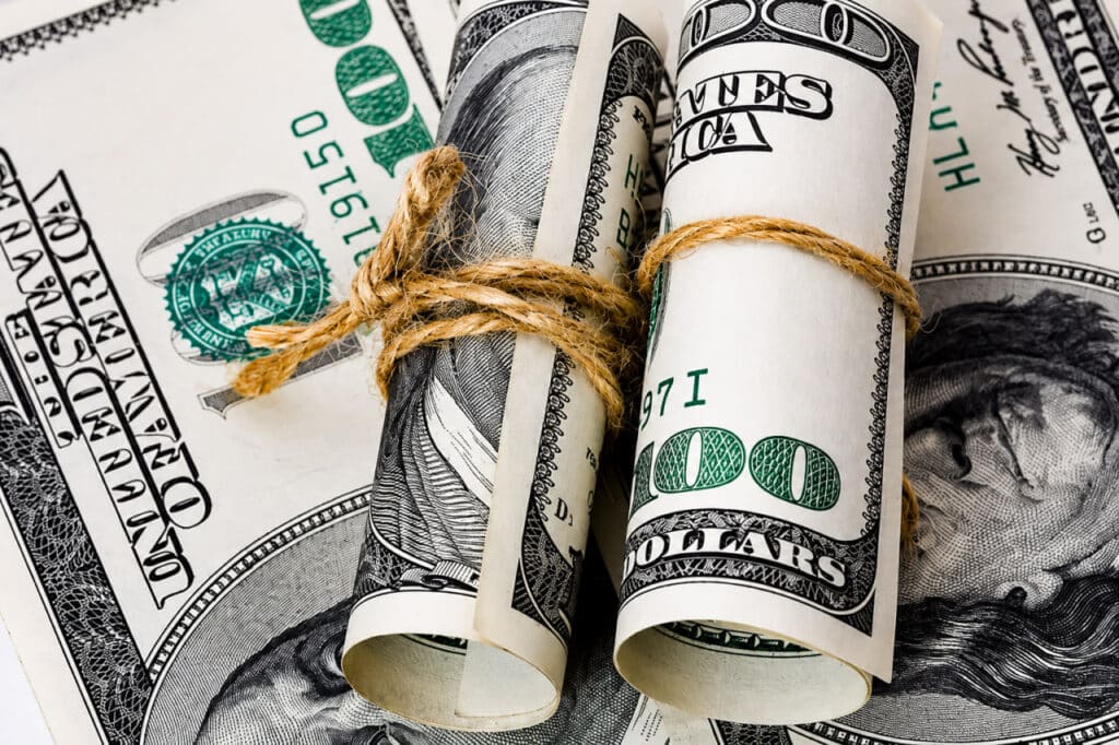Dollar yana pasaydi: 4-sentabr uchun valyutalar kursi e’lon qilindi