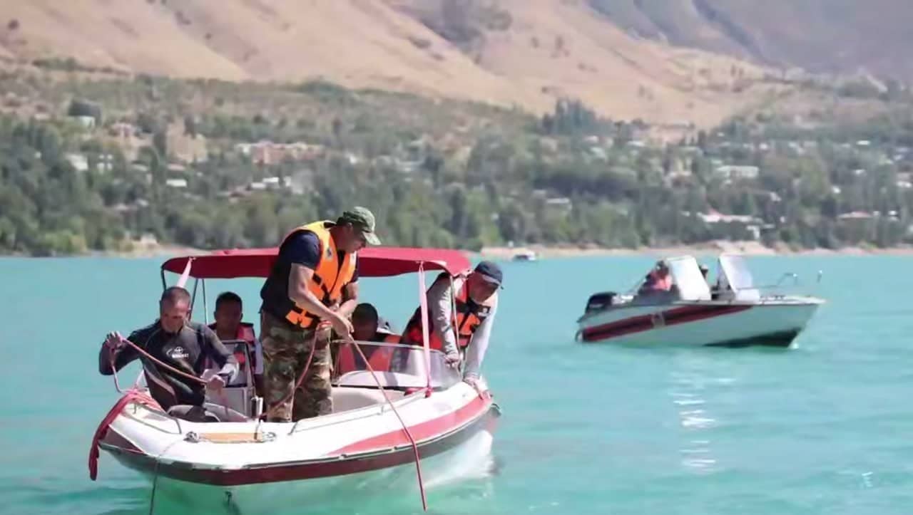 Chorvoq suv omborida cho‘kib ketgan uch kishidan birining jasadi topildi