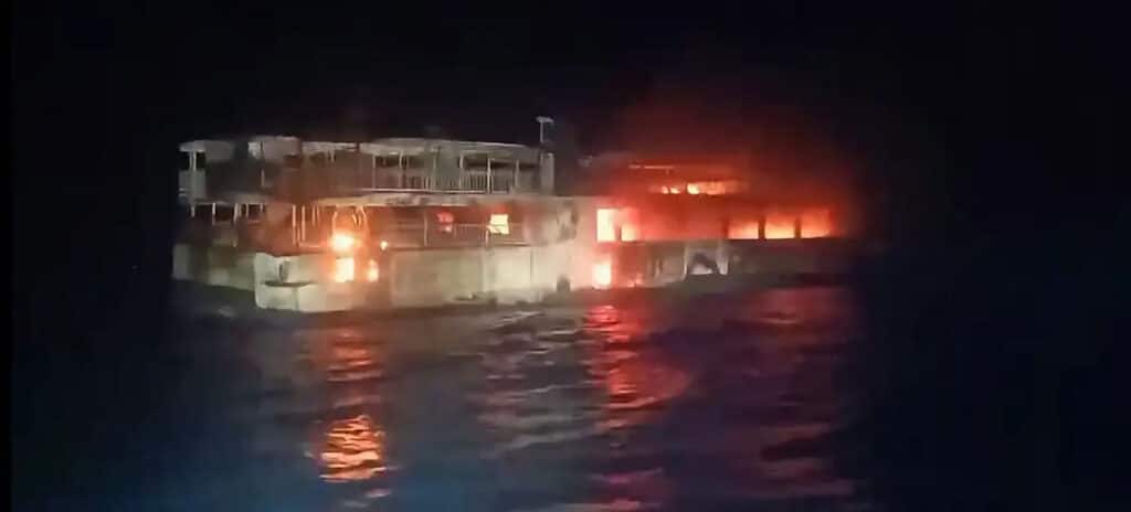Filippinda parom yonib ketdi: besh kishi halok bo‘ldi
