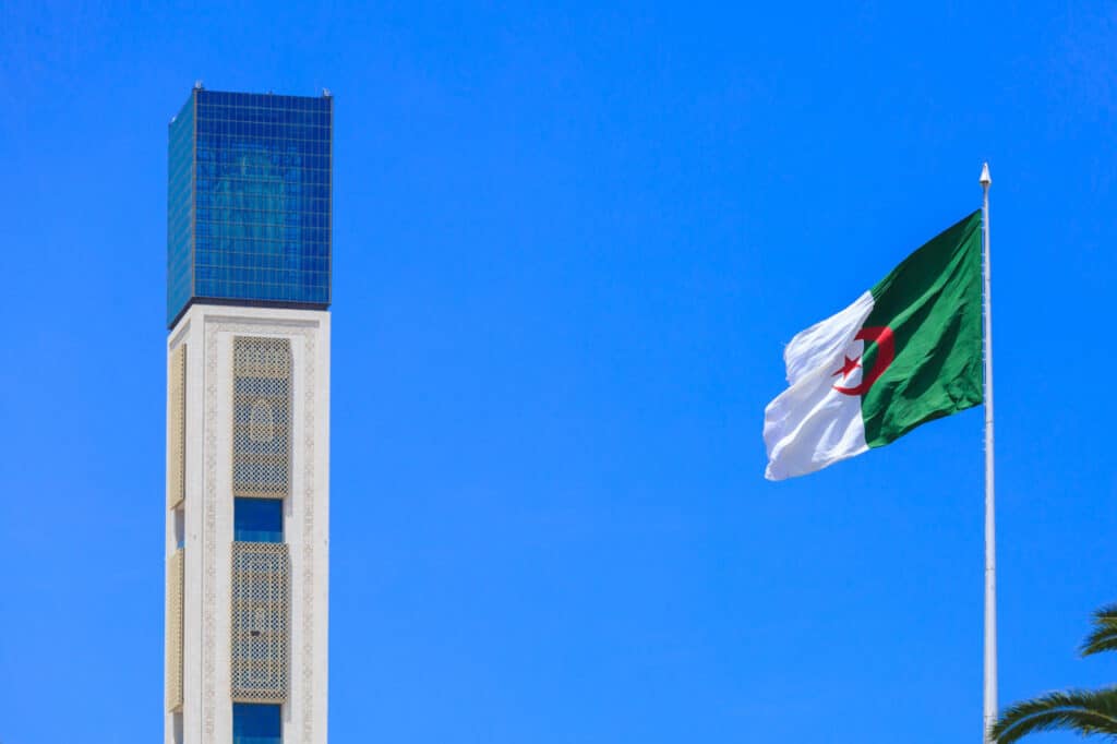 Jazoir BAA bilan diplomatik aloqalarni uzdi