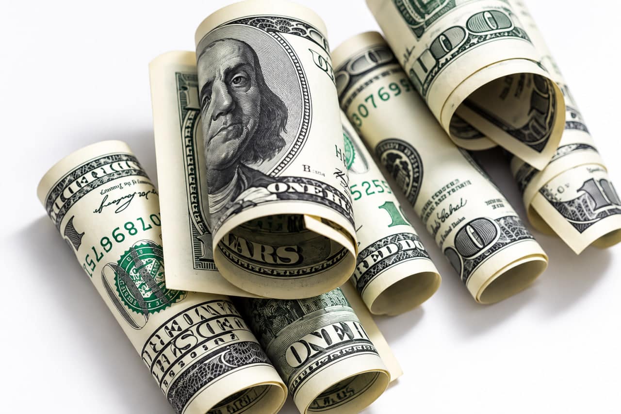 Dollar qulamoqda: 15-sentabr uchun valyutalar kursi e’lon qilindi
