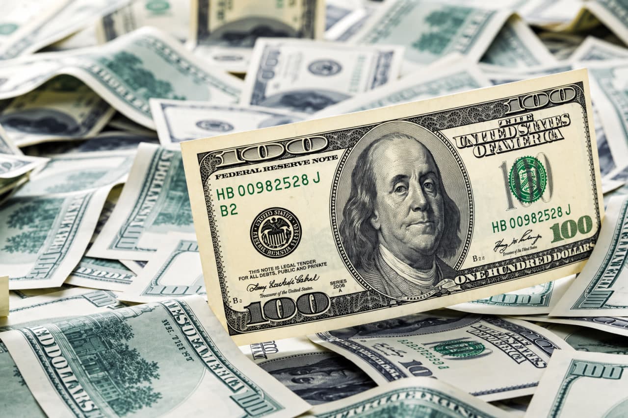 Dollar foyda bilan: 16-sentabr kuni qaysi banklarda valyutalar kursini qulay narxda ayirboshlash mumkin