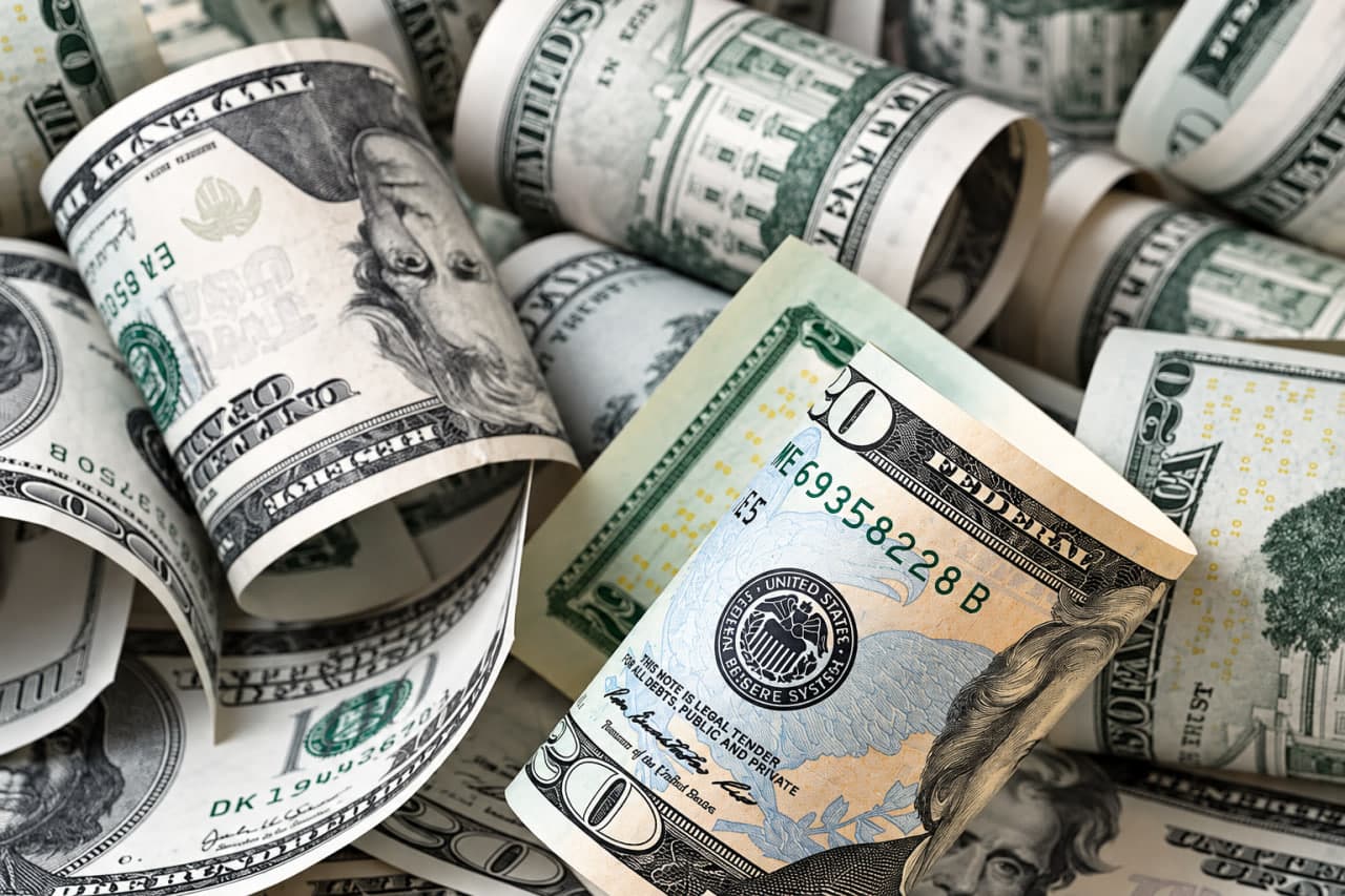 Dollar yana oshdi: 17-sentabr uchun valyutalar kursi e’lon qilindi
