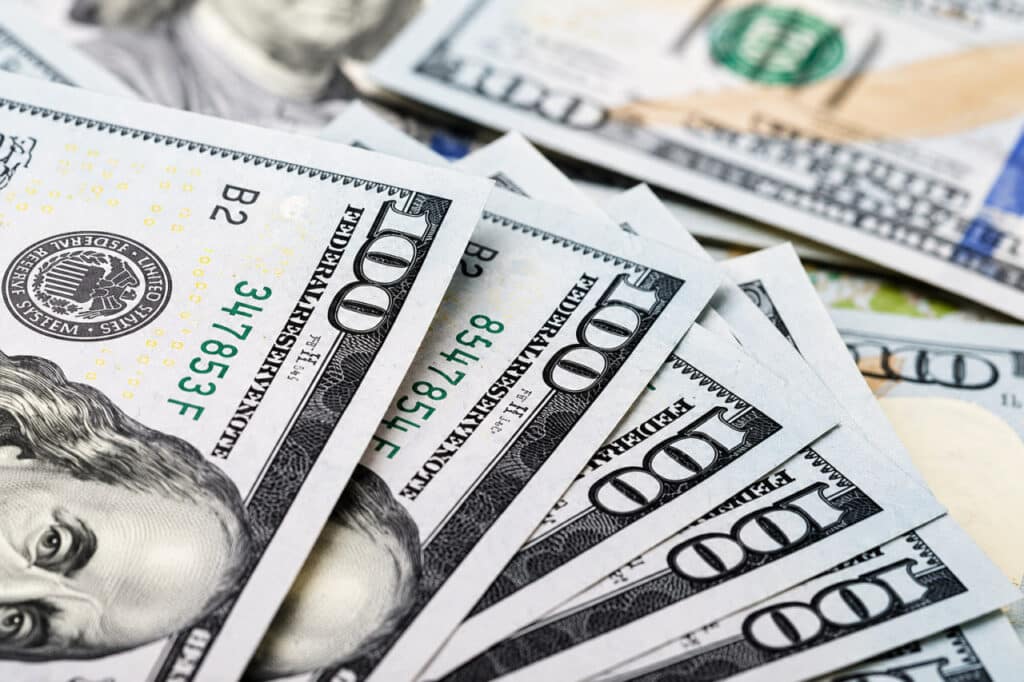 Dollar qaysi bankda foydaliroq: ayirboshlash kurslari
