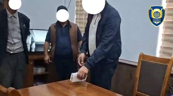 Xorazmda pensiyani oshirib berishni va’da qilgan hokim yordamchisi ushlandi