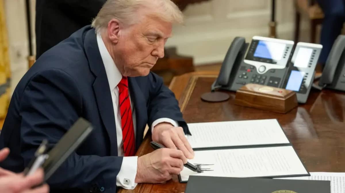Donald Tramp Rossiyaga qarshi sanksiyalarni kuchaytiruvchi qonunni imzoladi