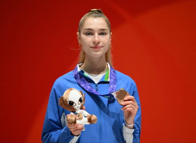 Узбекистан завоевал первые медали в фехтовании и киберспорте на Азиатских играх
