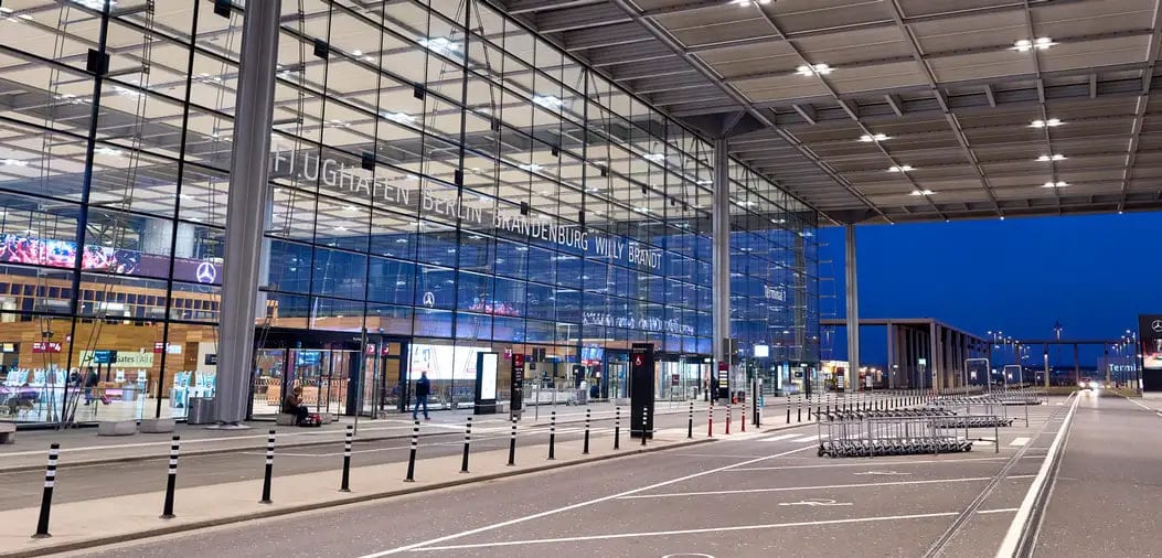 Berlindagi aeroport dron sabab vaqtincha yopildi