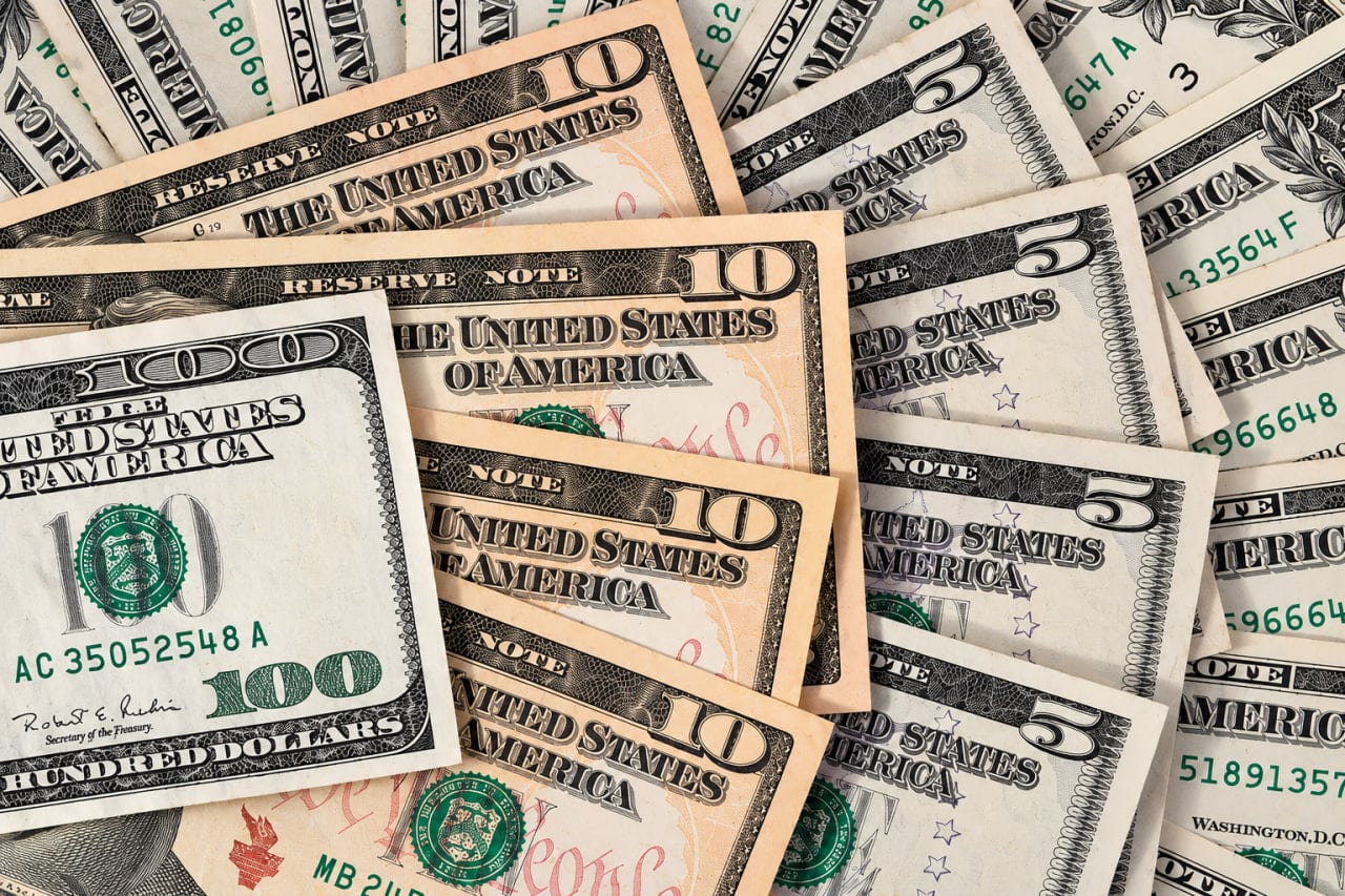 Dollar foyda bilan: 24-sentabr uchun ayirboshlash kurslari