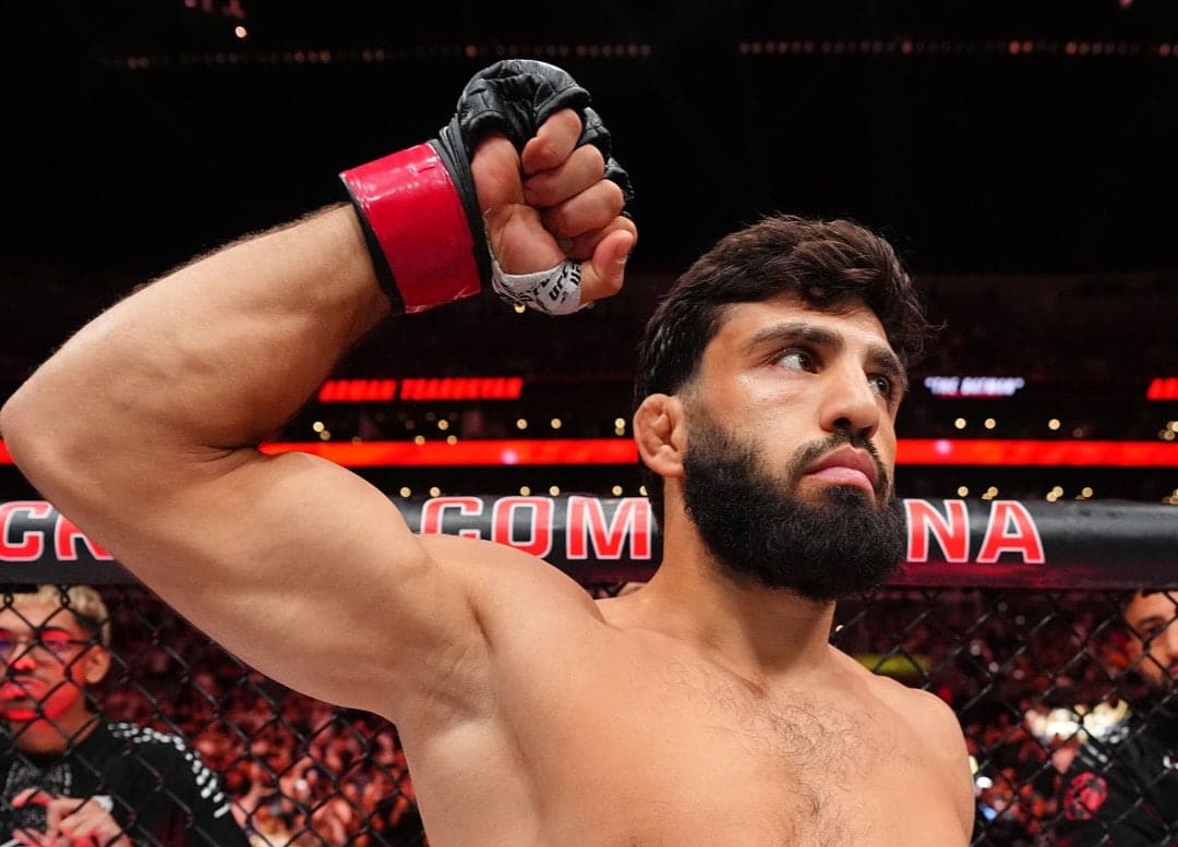 UFC yulduzi g‘alabadan keyin qo‘lda palov yedi — video