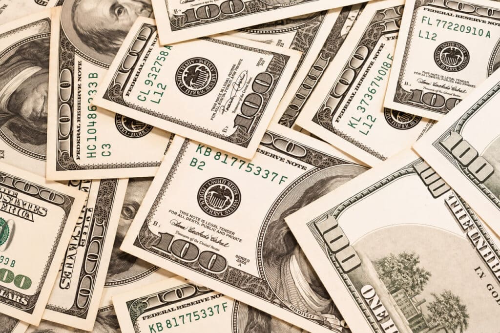 Dollar foyda bilan: 25-sentabr uchun ayirboshlash kurslari
