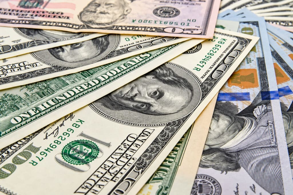 Dollar kursi hafta davomida pasaydi — tahlil