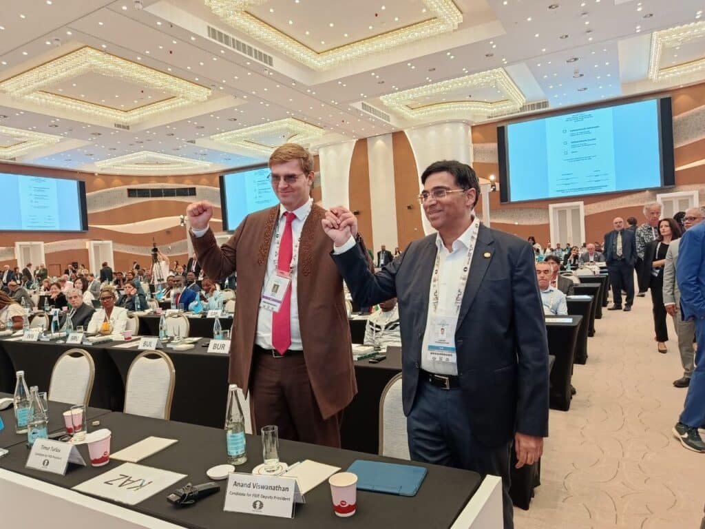 Turlovning prezidentlik tandemidagi sherigi Vishvanatan Anand bo‘ldi. Foto: Kursiv Kazakhstan