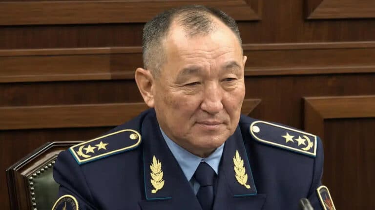 Qozog‘iston mudofaa vaziri Dauren Kosanov lavozimidan ozod etildi