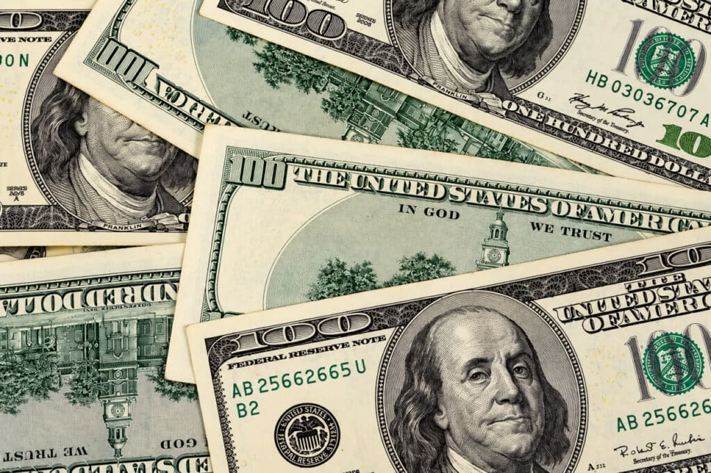 Dollar foyda bilan: 29-sentabr uchun ayirboshlash kurslari