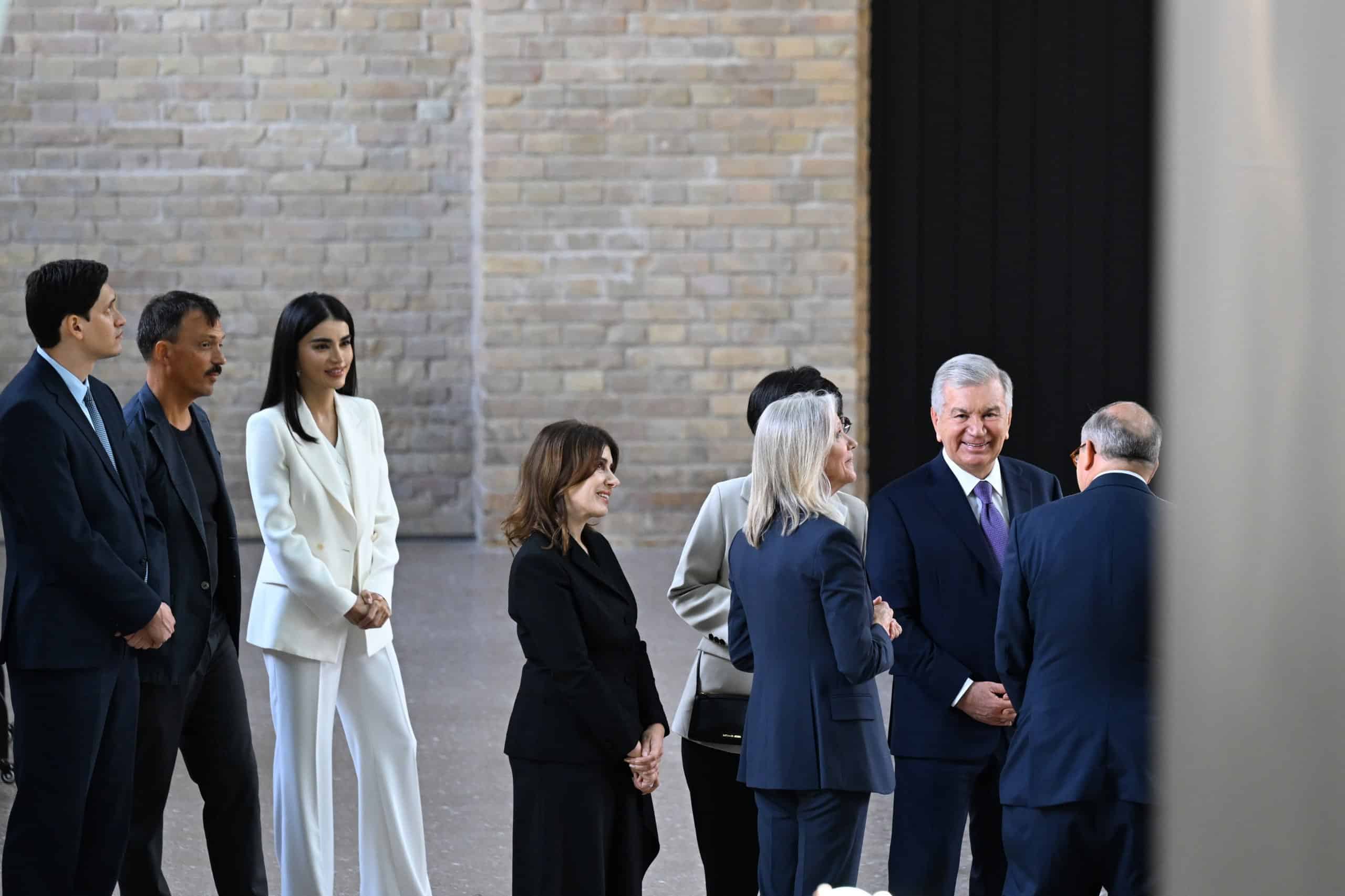 Shavkat Mirziyoyev yangi Zamonaviy san’at markaziga tashrif buyurdi