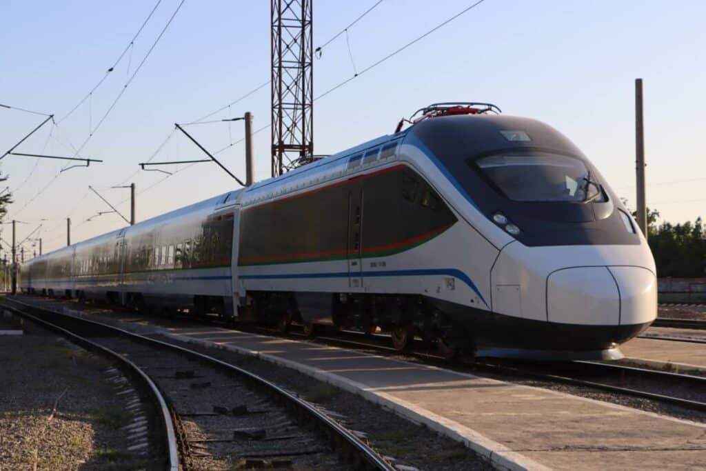 9-sentabrdan Xiva–Buxoro yo‘nalishida yangi elektropoyezd qatnovi boshlanadi