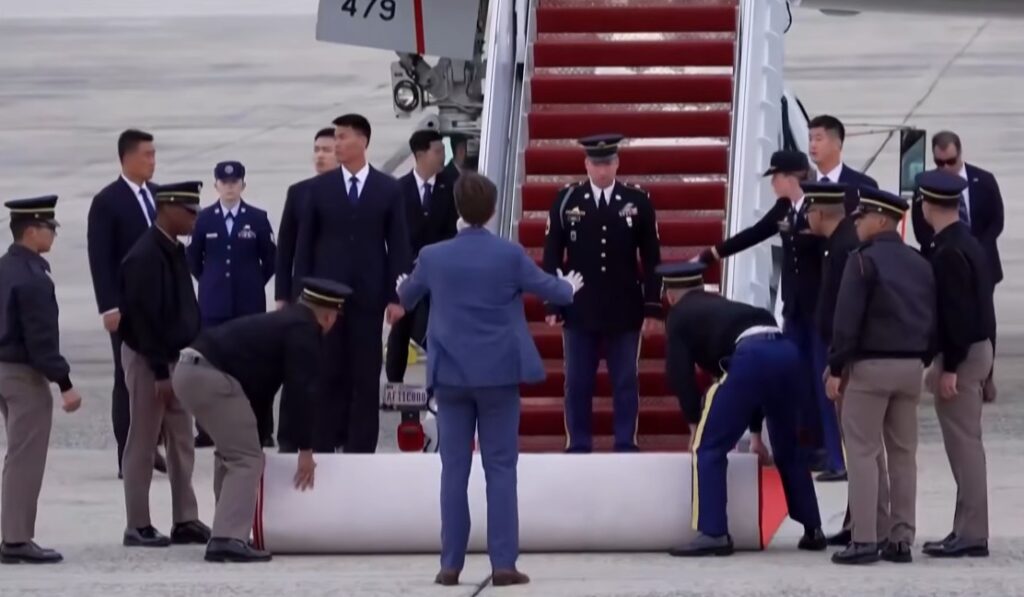 Americans fume over US troops tidying up red carpet for Xi Jinping