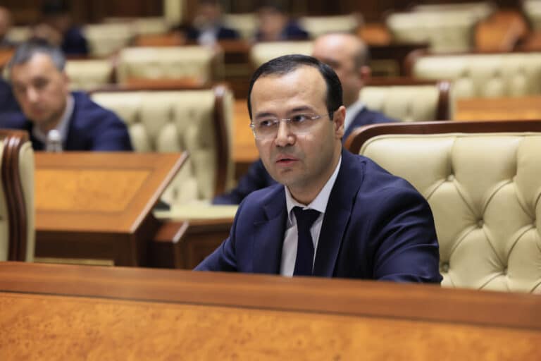 Senate approves new Latin-based Uzbek alphabet