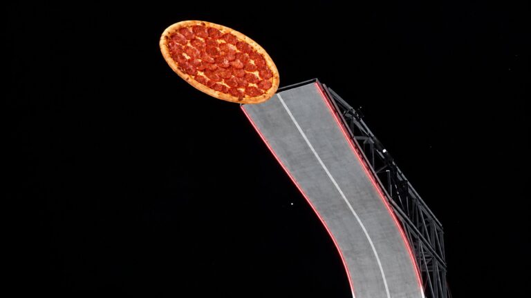 Пародия Domino’s Pizza Uzbekistan на Tesla Roadster завирусилась в соцсетях