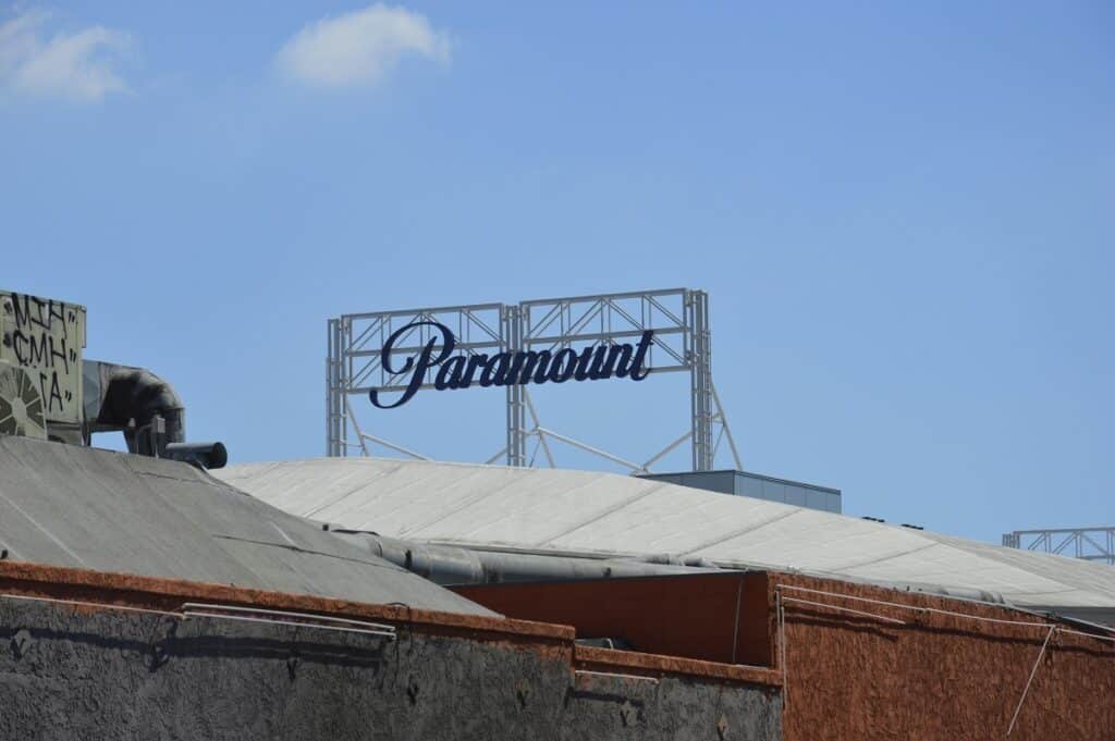 Paramount завершила покупку Warner Bros. за $110 млрд. Долг новой компании — почти $80 млрд