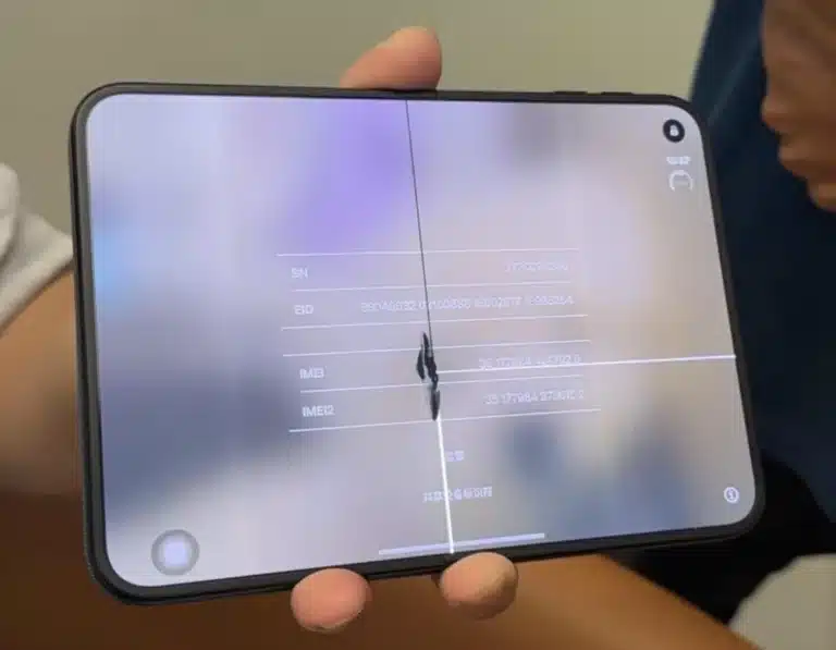«Услышал хруст — экран треснул»: покупатели iPhone Duo пожаловались на поломки в первые часы использования
