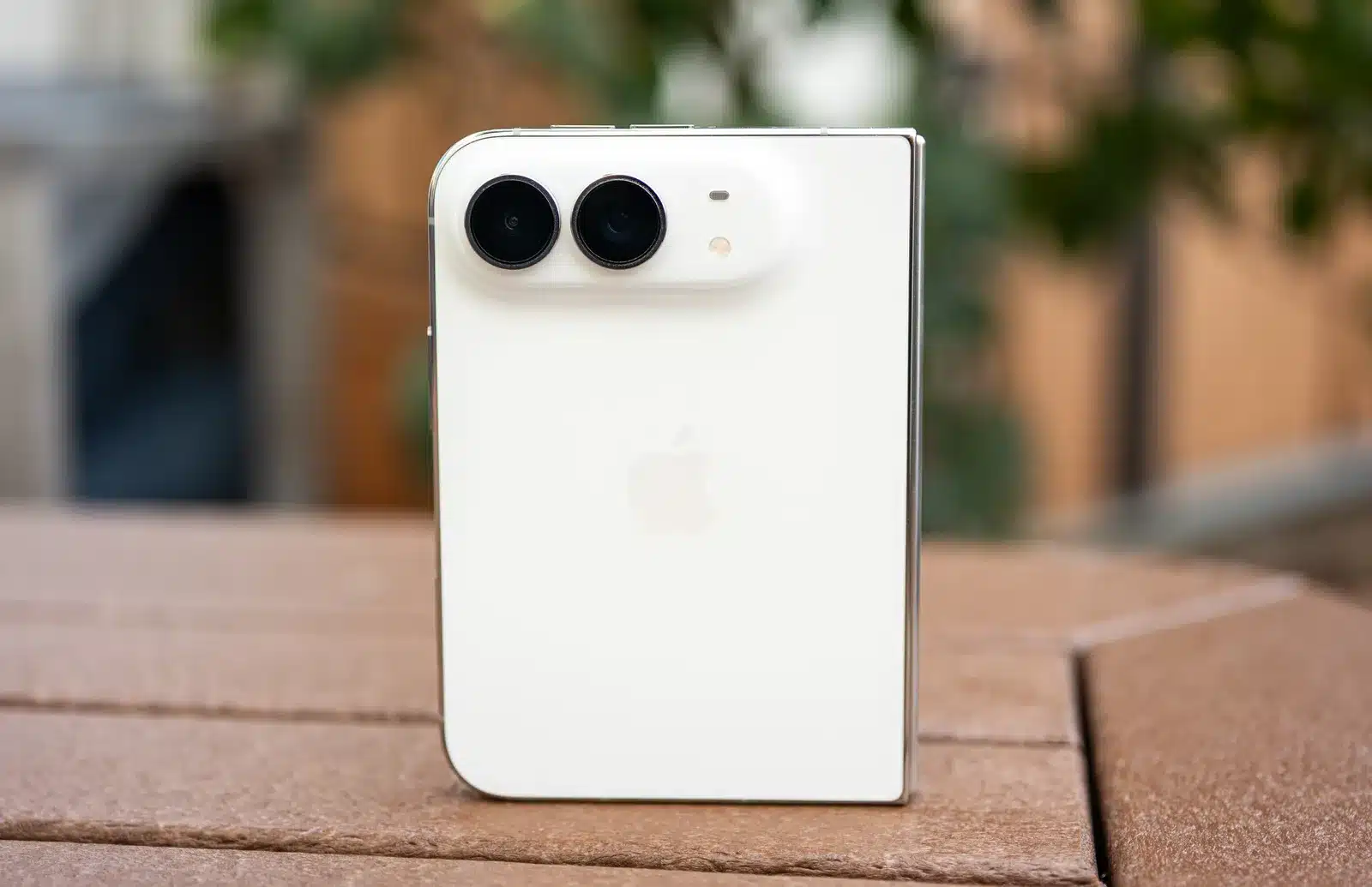 Apple plans telephoto camera and larger display for iPhone Duo