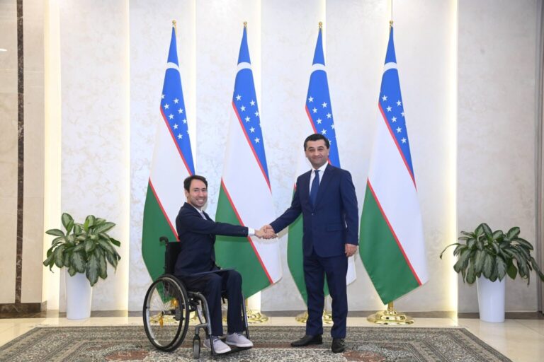 Fransiya elçisi til haqida özbekcha ğazal öqidi