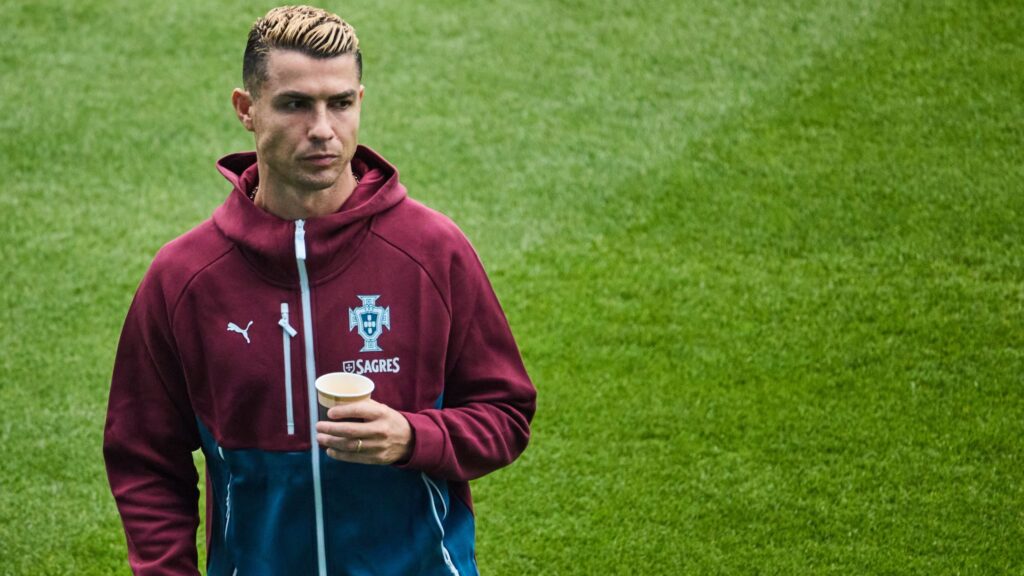 «Jamoadoshlarimga omad». Ronaldu terma jamoani tark etdi