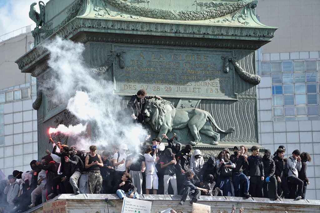 Why are students protesting in France as unrest spreads nationwide?