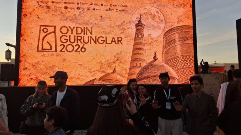 Xiva ijodkorlarni birlaştirdi: «Oydin gurunglar» forumi qanday ötmoqda