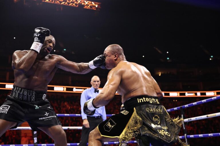 Дюбуа нокаутировал Уордли во втором раунде и защитил титул чемпиона мира WBO