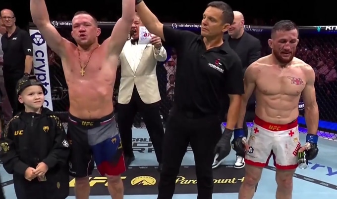 Петр Ян одолел Мераба Двалишвили и защитил пояс UFC