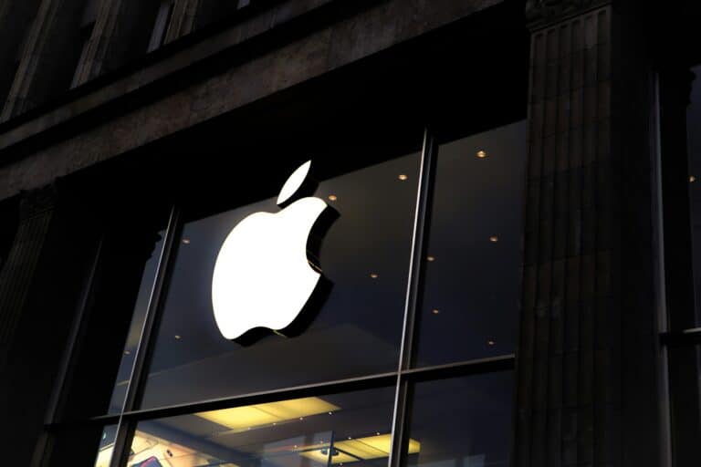 Apple 13 октября покажет ИИ-хаб за $350 и новую версию Siri