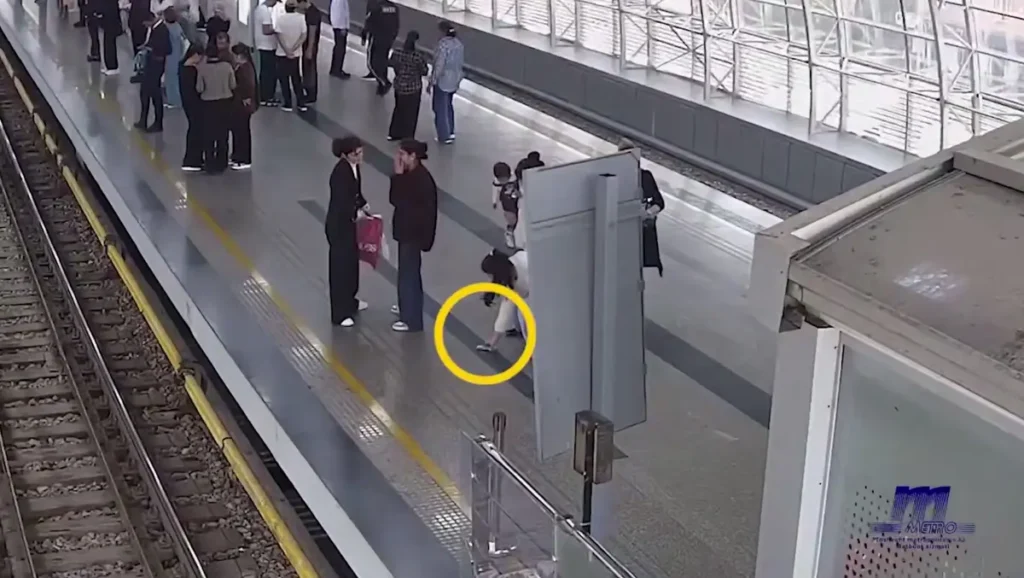 Metroda yo‘qolgan 10 ming dollarni xodim emas, yo‘lovchi ayol topib olgan