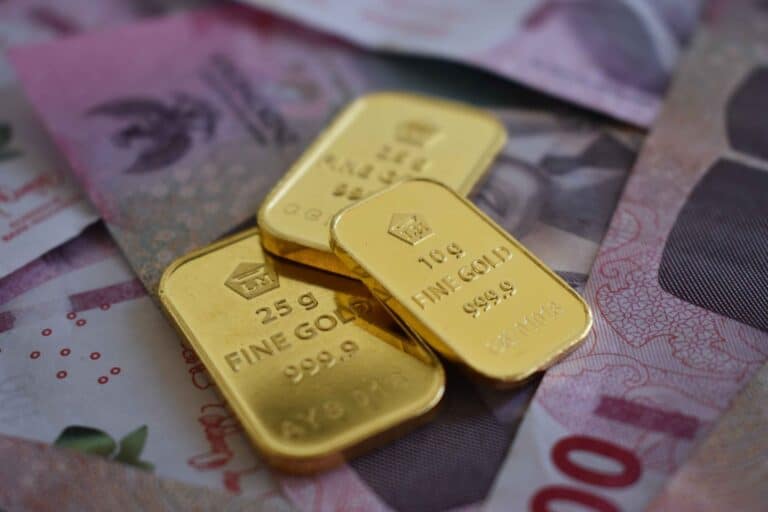 Золотовалютные запасы Узбекистана просели на $5,5 млрд за месяц