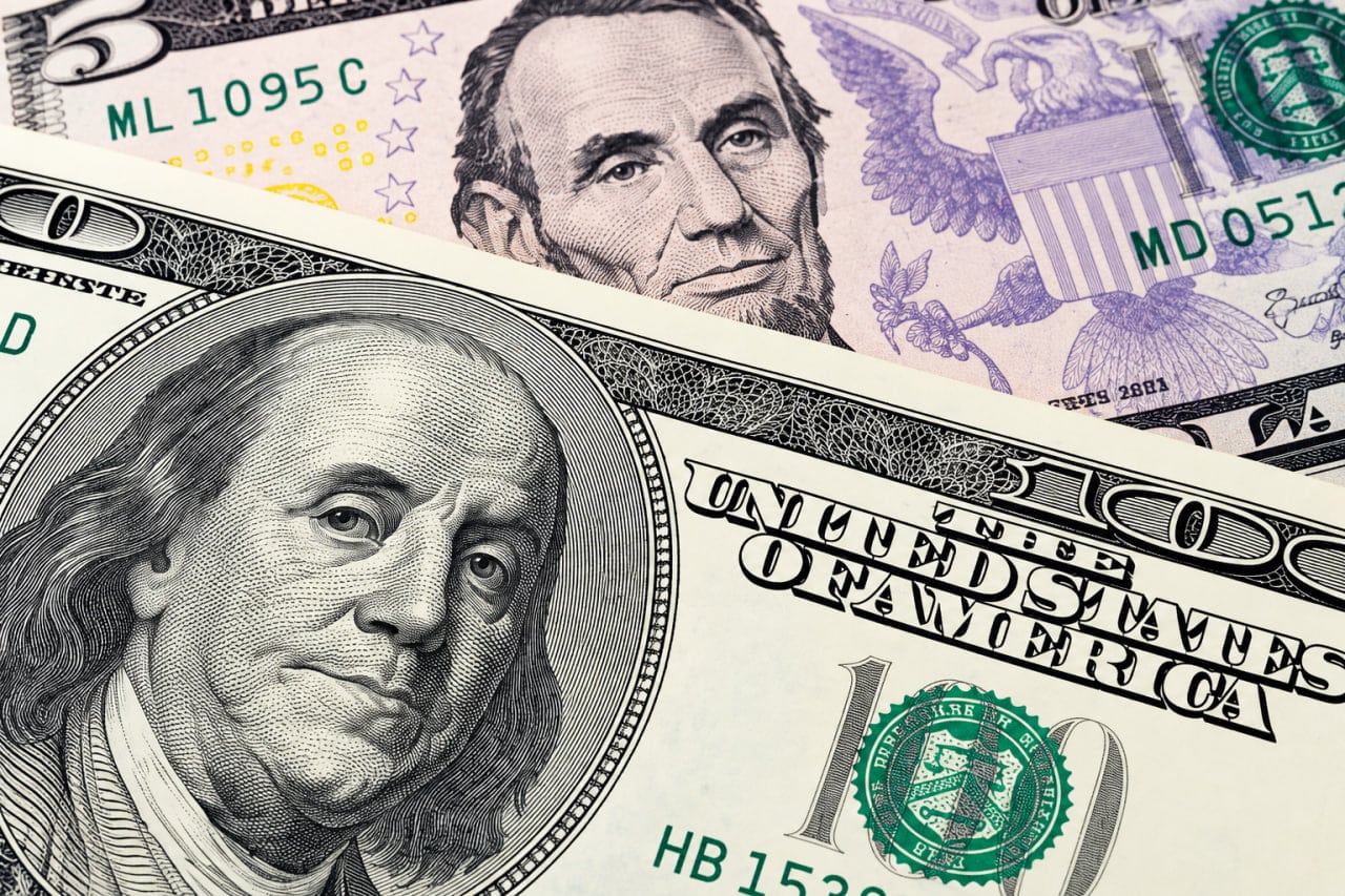 Dollar foyda bilan: 7-oktabr uchun valyuta ayirboshlash kurslari
