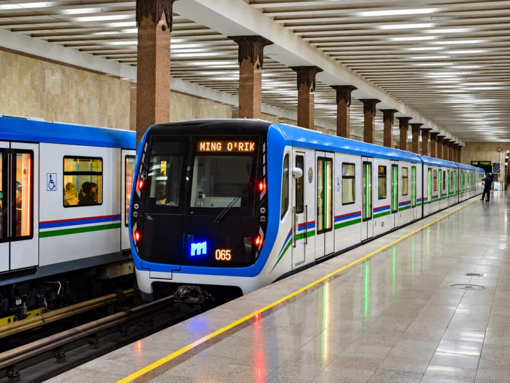 «Shahriston» bekatida metro poyezdi nosozlik sabab to‘xtab qoldi