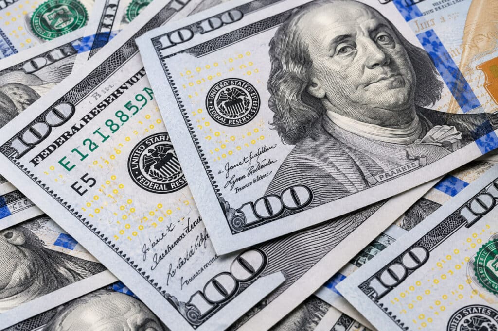 Dollar qulay narxda: 8-oktabr uchun valyuta ayirboshlash kurslari