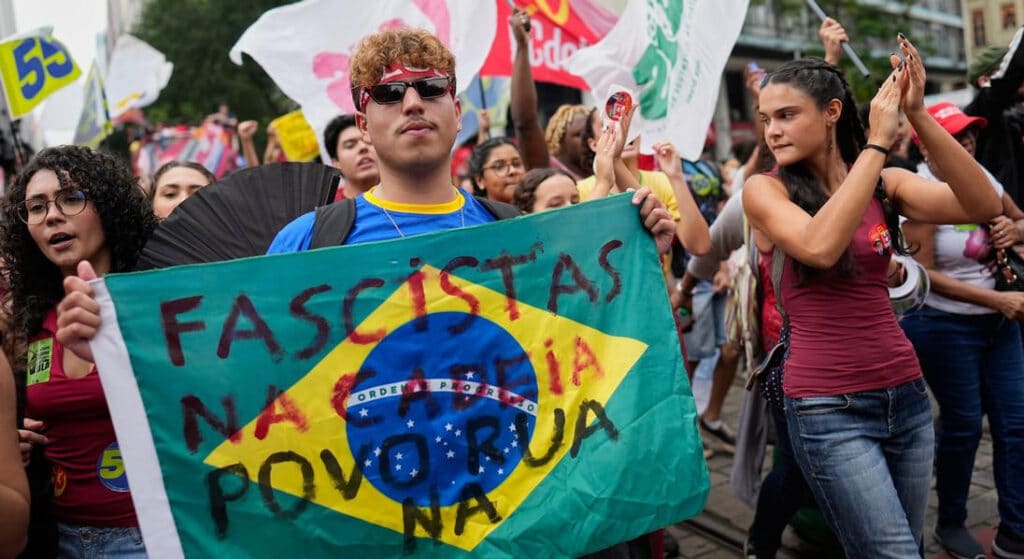 Braziliyada minglab talabalar Bolsonaroga qarshi chiqdi