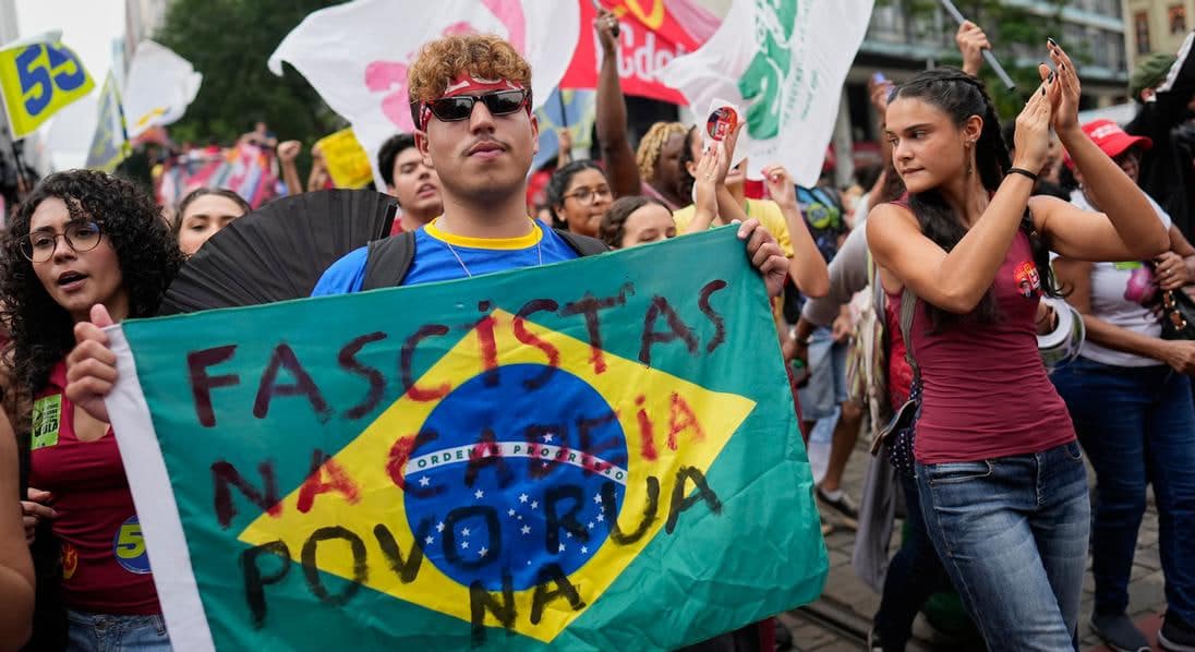 Braziliyada minglab talabalar Bolsonaroga qarshi chiqdi