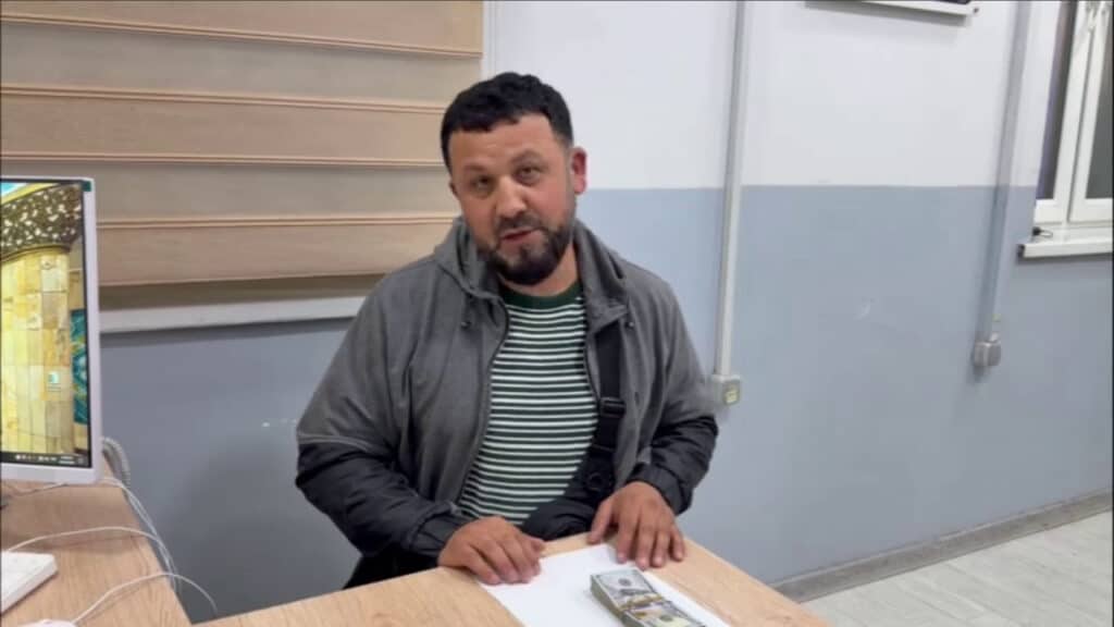 Toshkent metrosida yo‘qolgan 10 ming dollar egasiga qaytarildi