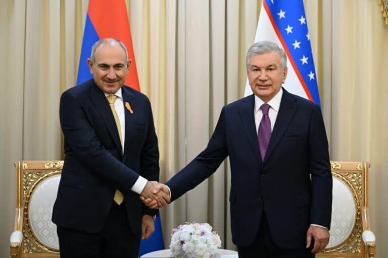 Mirziyoyev Pashinyan bilan hamkorlikni muhokama qildi