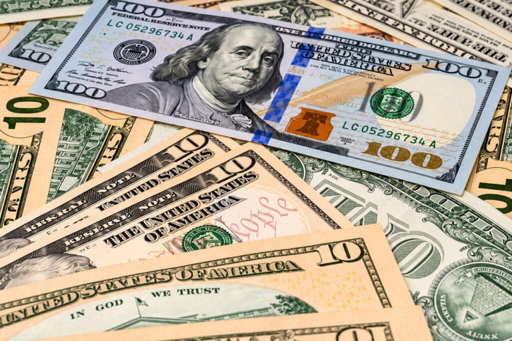 Dollar yana oshdi: 10-oktabr uchun valyutalar kursi e’lon qilindi
