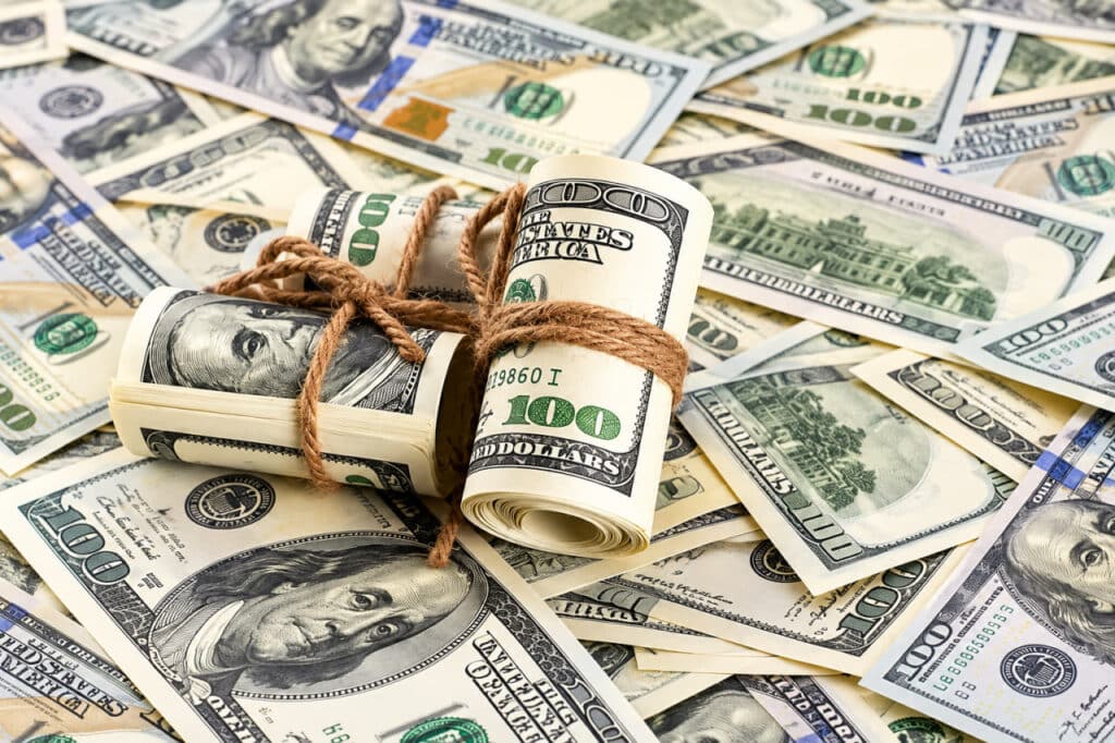 Dollar foyda bilan: 14-oktabr uchun valyuta ayirboshlash kurslari