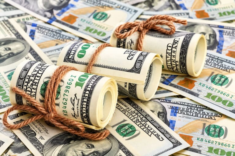 Dollar «uchmoqda»: 14-oktabr uchun valyutalar kursi e’lon qilindi